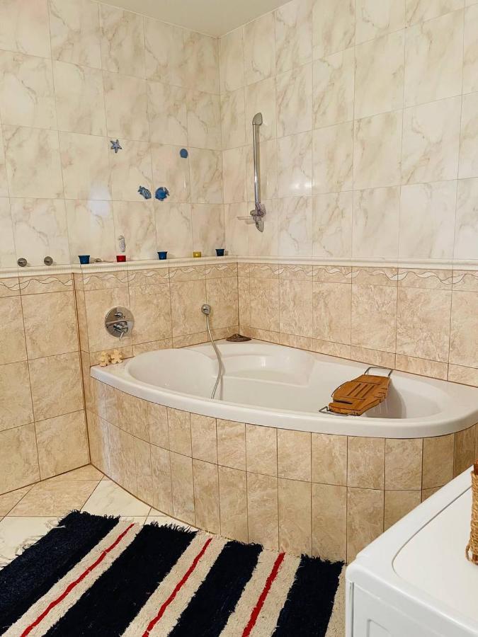 Rosehill Garden Family Villa With A Great Budapest View 外观 照片