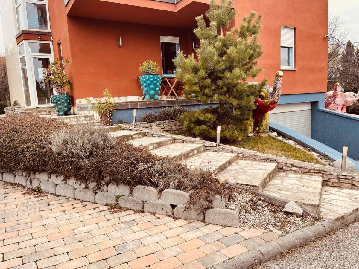 Rosehill Garden Family Villa With A Great Budapest View 外观 照片