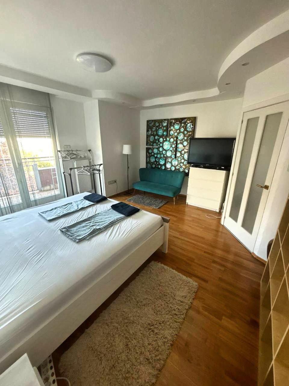 Rosehill Garden Family Villa With A Great Budapest View 外观 照片