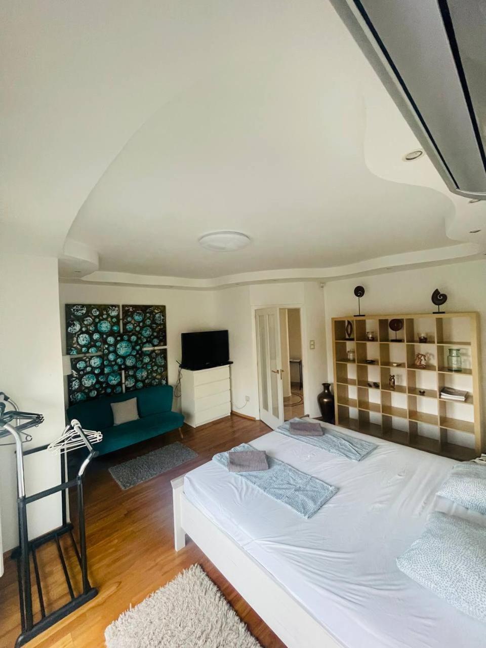 Rosehill Garden Family Villa With A Great Budapest View 外观 照片