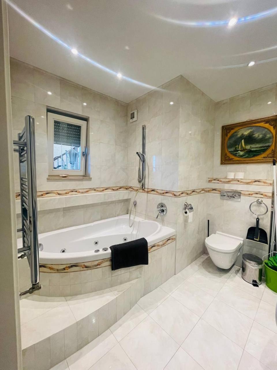 Rosehill Garden Family Villa With A Great Budapest View 外观 照片
