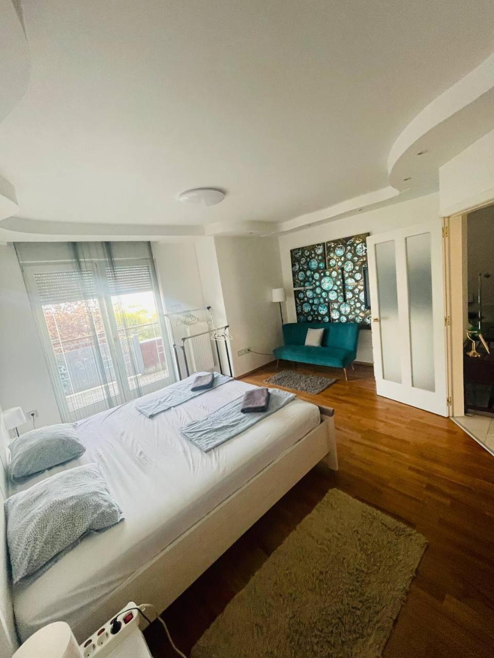 Rosehill Garden Family Villa With A Great Budapest View 外观 照片
